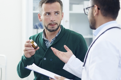 Efeitos dos medicamentos topiramato e naltrexona sobre o consumo de tabaco entre pacientes homens dependentes de álcool