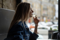 Mulheres e álcool: a importância da intervenção breve na atenção primária à saúde feminina. Por Janaina Soares